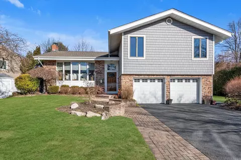 62 Flower Ln, Jericho, NY 11753