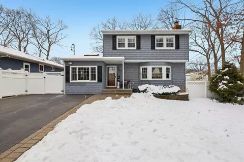 232 Wildwood Rd, Lake Ronkonkoma, NY 11779