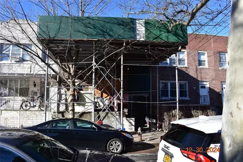 2413 Buck St, New York, NY 10461