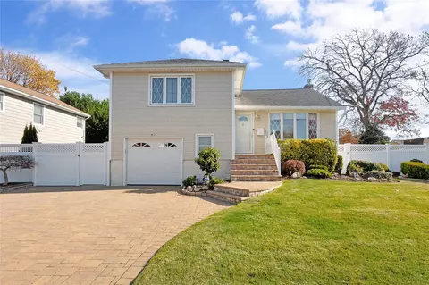 501 Rockne Ave, Massapequa Park, NY 11762