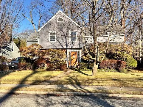 180 Moore Ave, Freeport, NY 11520