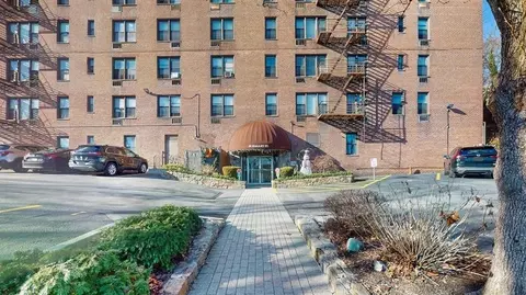 55 Halley St #2E, Yonkers, NY 10704