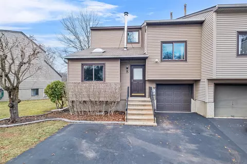 5 Briar Ct, Fishkill, NY 12524