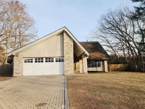 41 Glenmere Ln, Coram, NY 11727