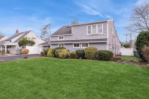 187 Red Maple Dr, Levittown, NY 11756