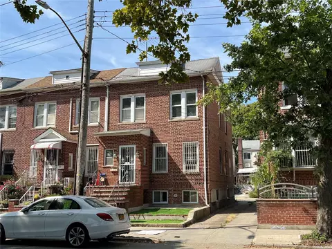 140-29 Rose Ave, New York, NY 11355