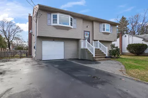 164 W 19th St, Huntington Station, NY 11746