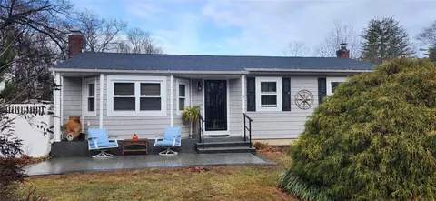 5 Karls Rd, Yaphank, NY 11980