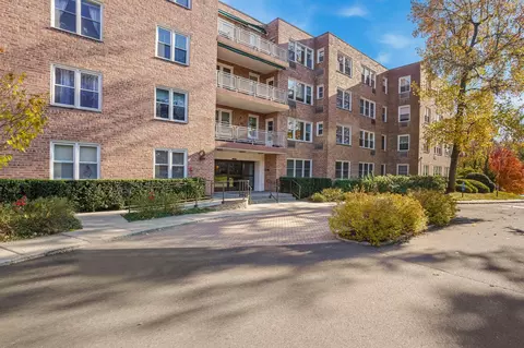 2 Putnam Hill Rd #4D, Greenwich, CT 06830