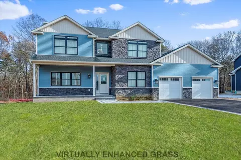 1 Stephanie Ct, Ridge, NY 11961