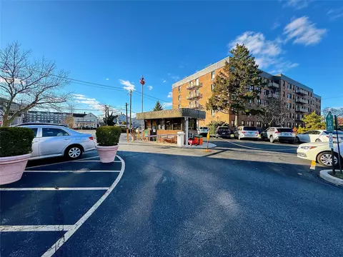 5 Birchwood Ct #5N, North Hempstead, NY 11501
