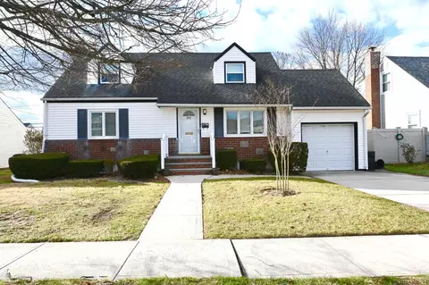 252 Peters Ave, East Meadow, NY 11554