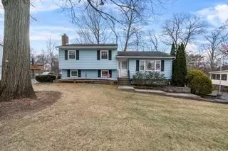 9 Red Oak Ter, Newburgh, NY 12550