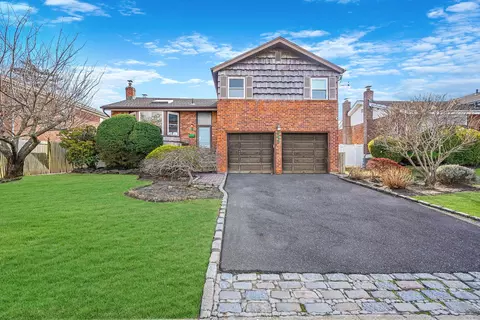 946 Lydia Pl, Baldwin, NY 11510