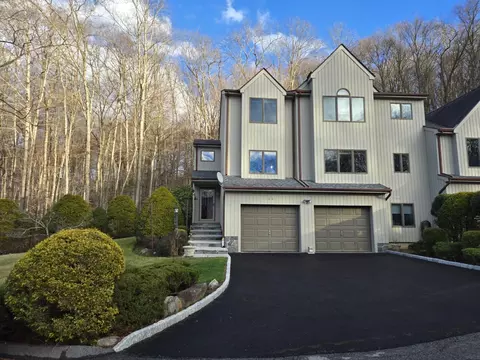 68 Clearwood Ct, Somers, NY 10589