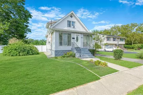 165 Barton Ave, Patchogue, NY 11772