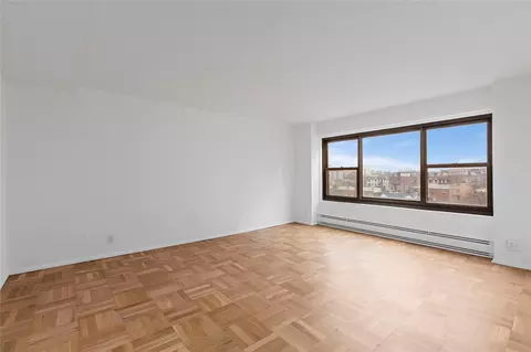 21-80 33rd Rd #7D, New York, NY 11106