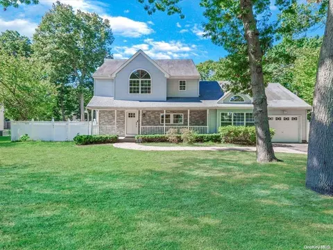 94 Old Selden Stage Rd, Selden, NY 11784