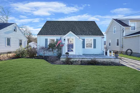 44 Terrell St, Patchogue, NY 11772