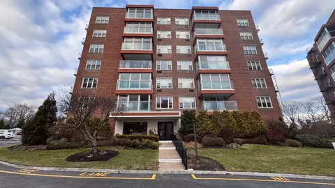 2 Salisbury Pt #1D, Orangetown, NY 10960