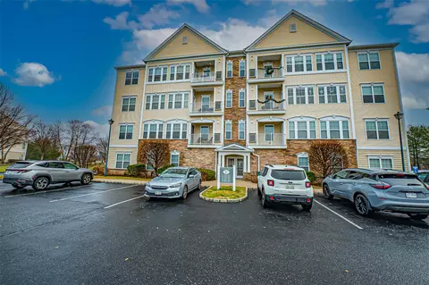 147 Saxton Ct #F147, Central Islip, NY 11722