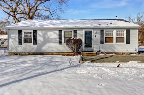 13 Delaware Rd, West Babylon, NY 11704