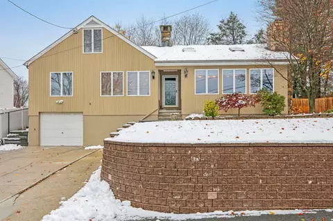 42 Muscoot Rd W, Mahopac, NY 10541