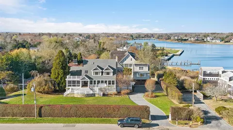 52 Exchange Pl, Westhampton Beach, NY 11978