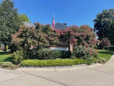 216-21 73 Ave #1, New York, NY 11364