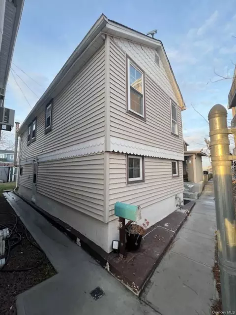 15 Schuyler Ter, New York, NY 10465