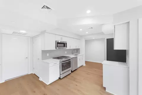 23-23 30 Rd #4, New York, NY 11102