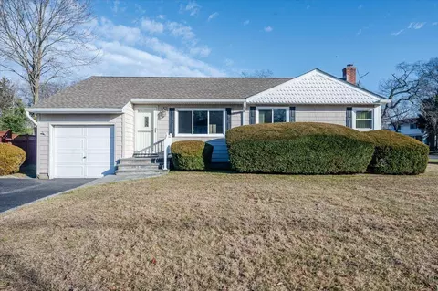179 Evergreen Ave, Smithtown, NY 11787