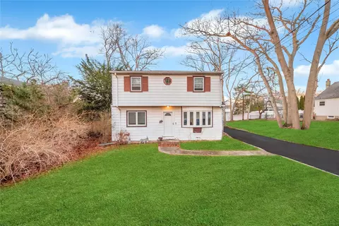 209 Fir Grove Rd, Ronkonkoma, NY 11779
