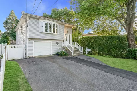 336 Lexington Ave, West Babylon, NY 11704