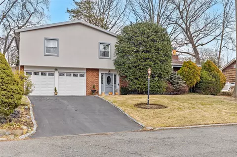 20 Hunt Path, New Rochelle, NY 10804