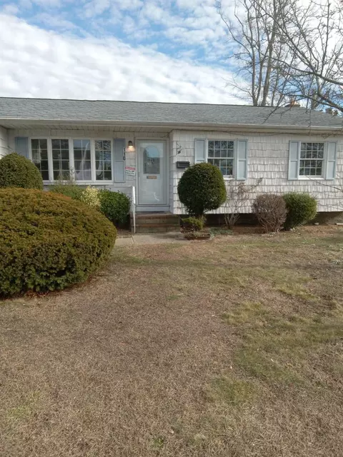 110 Volta St, Copiague, NY 11726