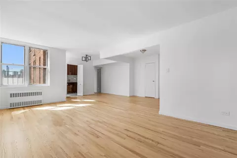 31-85 Crescent St #501, New York, NY 11106