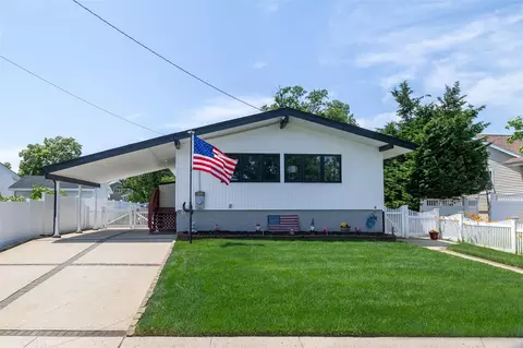 2690 Corner Ln, Bellmore, NY 11710