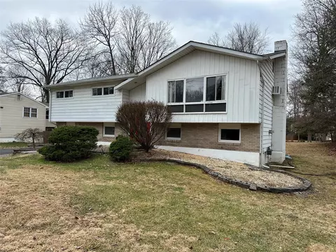 17 Panessa Dr, Poughkeepsie, NY 12603