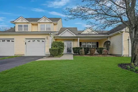 2302 Augusta Aly SE #2302, Riverhead, NY 11901