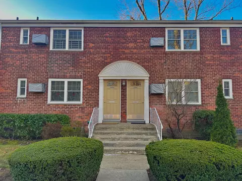 224-42 Kingsbury Ave #B, Oakland Gardens, NY 11364