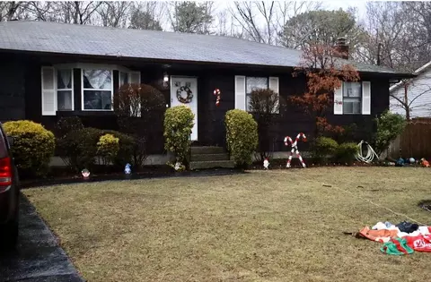 15 Forrestall Dr, Mastic, NY 11950