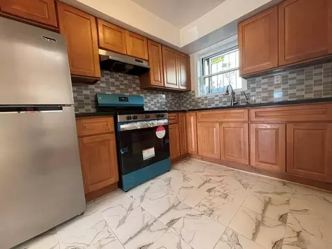 150-25 Arlington Ter, New York, NY 11433
