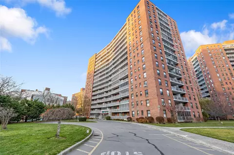 61-15 98th St #11F, New York, NY 11374