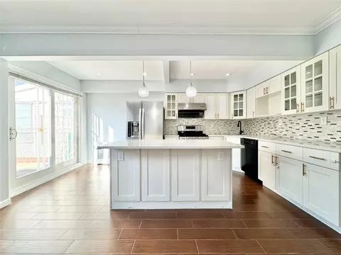 52-78 70th St, New York, NY 11378