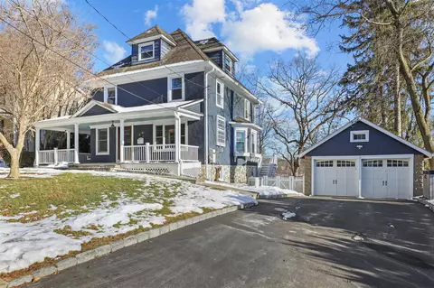 79 Manchester Dr, Mount Kisco, NY 10549