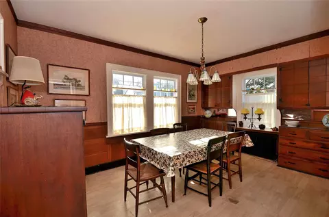 225 Garden St, North Hempstead, NY 11577