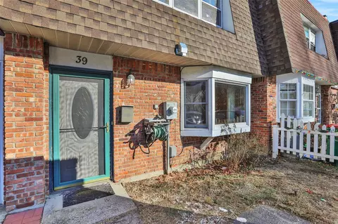 39 Roundtree Ct, Beacon, NY 12508