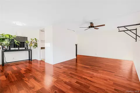 1300 Midland Ave #B42, Yonkers, NY 10704