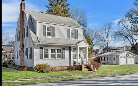 2 Chadick Pl, Ramapo, NY 10901